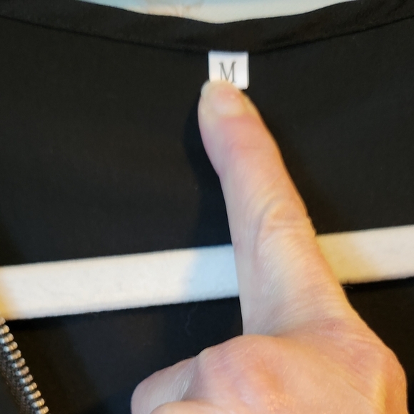 Black Zipper V-Neck Women's Top - Picture 5 of 6